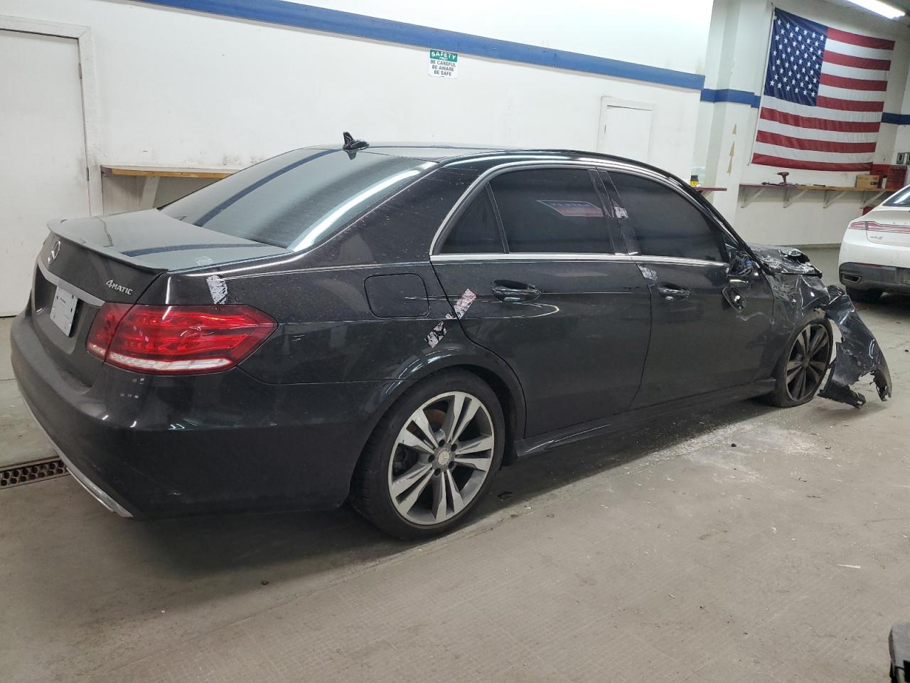 2014 Mercedes-Benz E-klasse VIN WDDHF8JB2EB020445 Copart auction photo, front end / side damage thumbnail 3