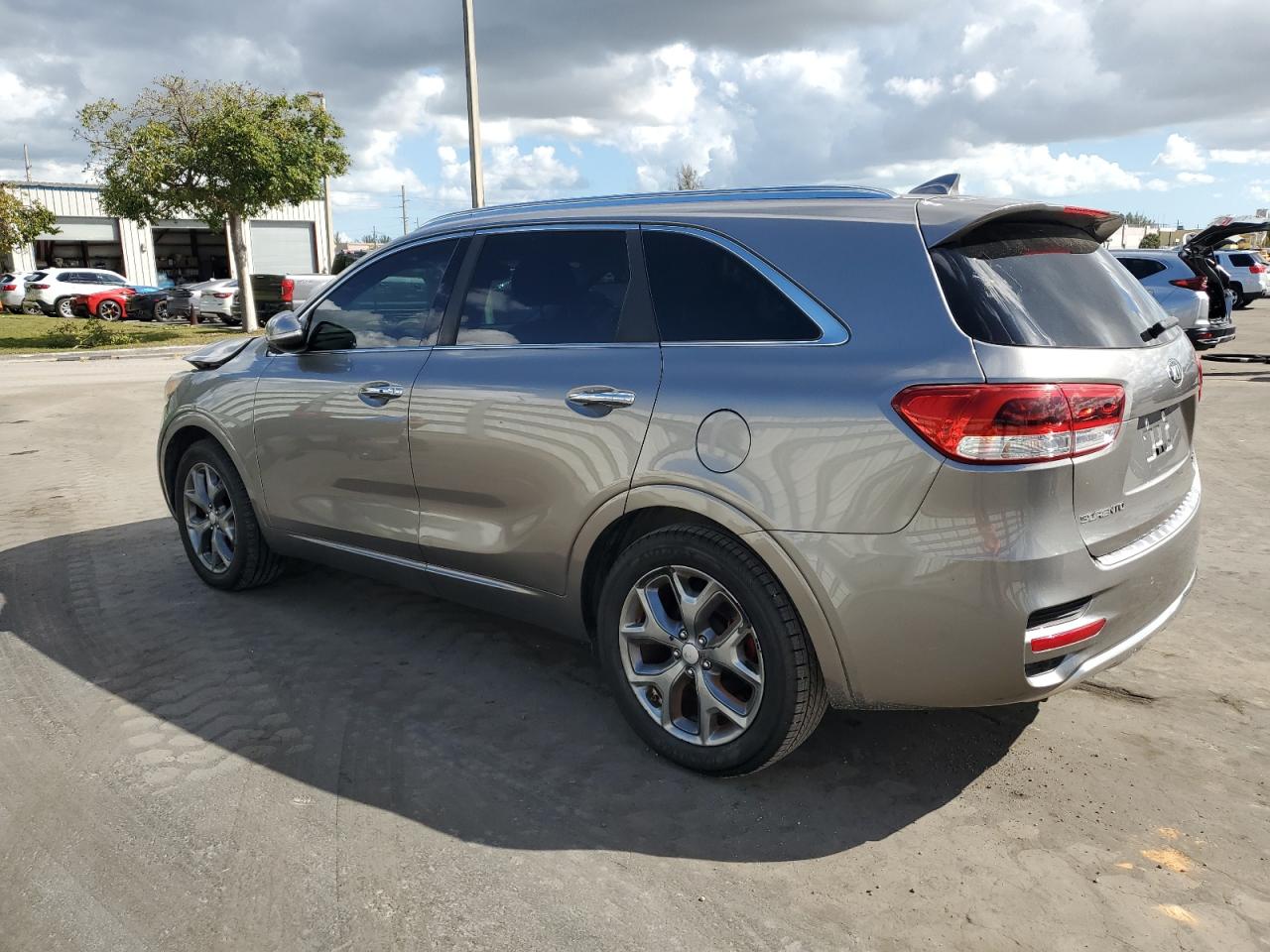2018 KIA Sorento VIN 5XYPK4A57JG380279 Copart auction photo, front end damage thumbnail 2