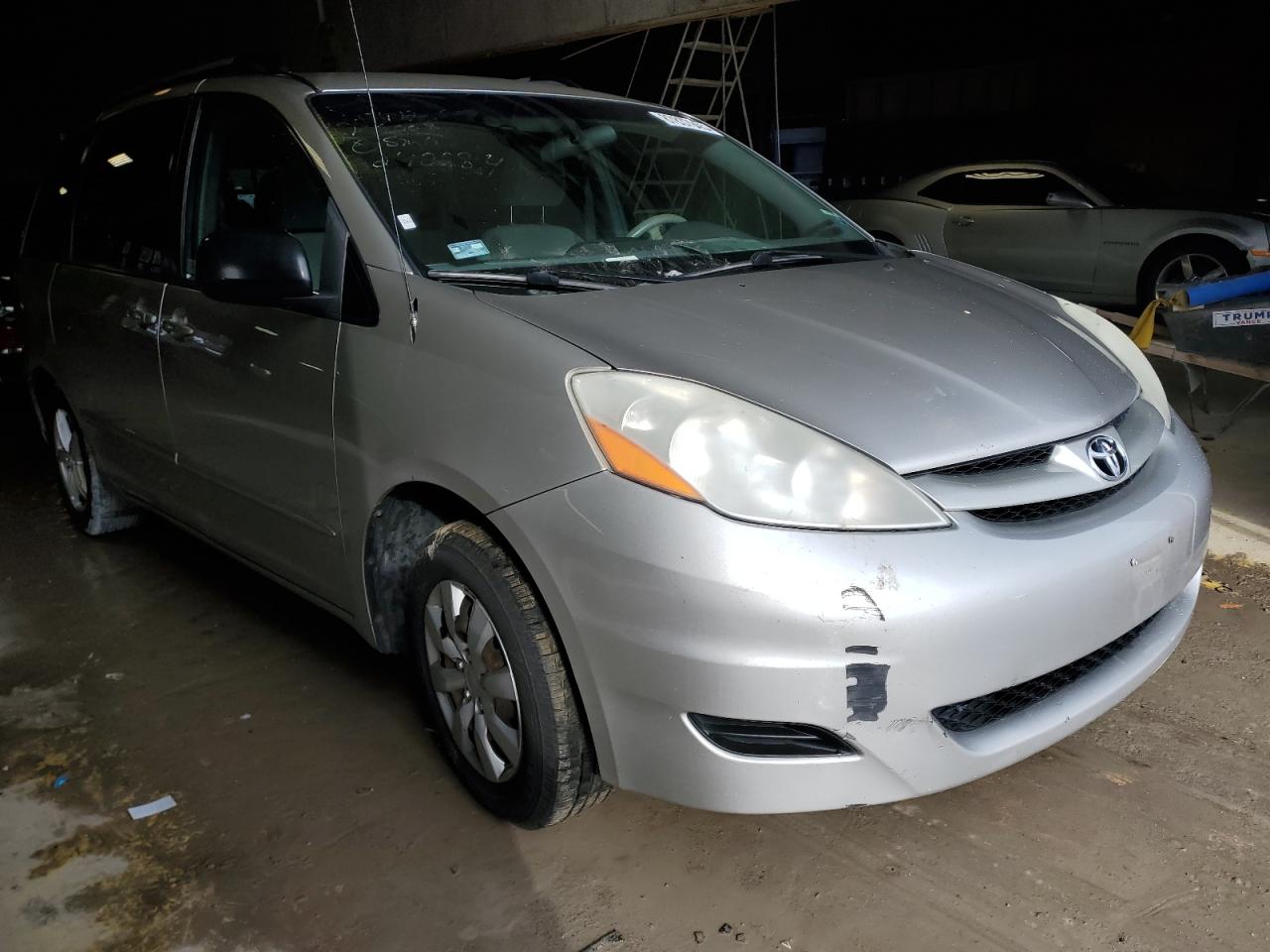 2009 Toyota Sienna VIN 5TDZK23C29S242284 Copart auction photo, rear end / minor dent/scratches damage thumbnail 4