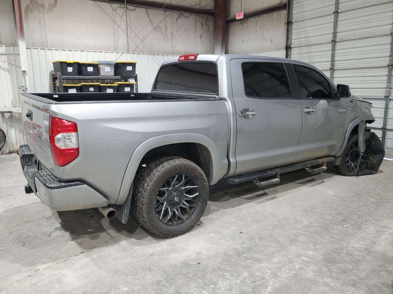 2017 Toyota Tundra VIN 5TFAW5F10HX642253 Copart auction photo, front end / undercarriage damage thumbnail 3