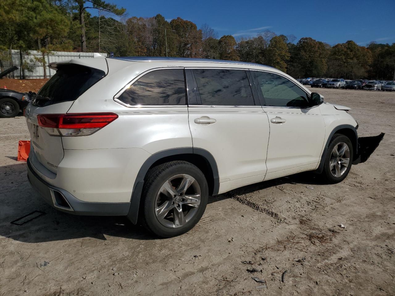 2018 Toyota Highlander VIN 5TDDZRFH0JS860200 Copart auction photo, front end / hail damage thumbnail 3