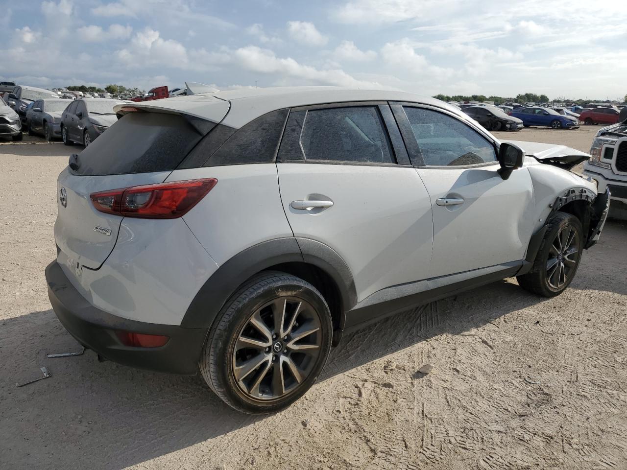2017 Mazda CX-3 VIN JM1DKDC70H0165988 Copart auction photo, front end / side damage thumbnail 3