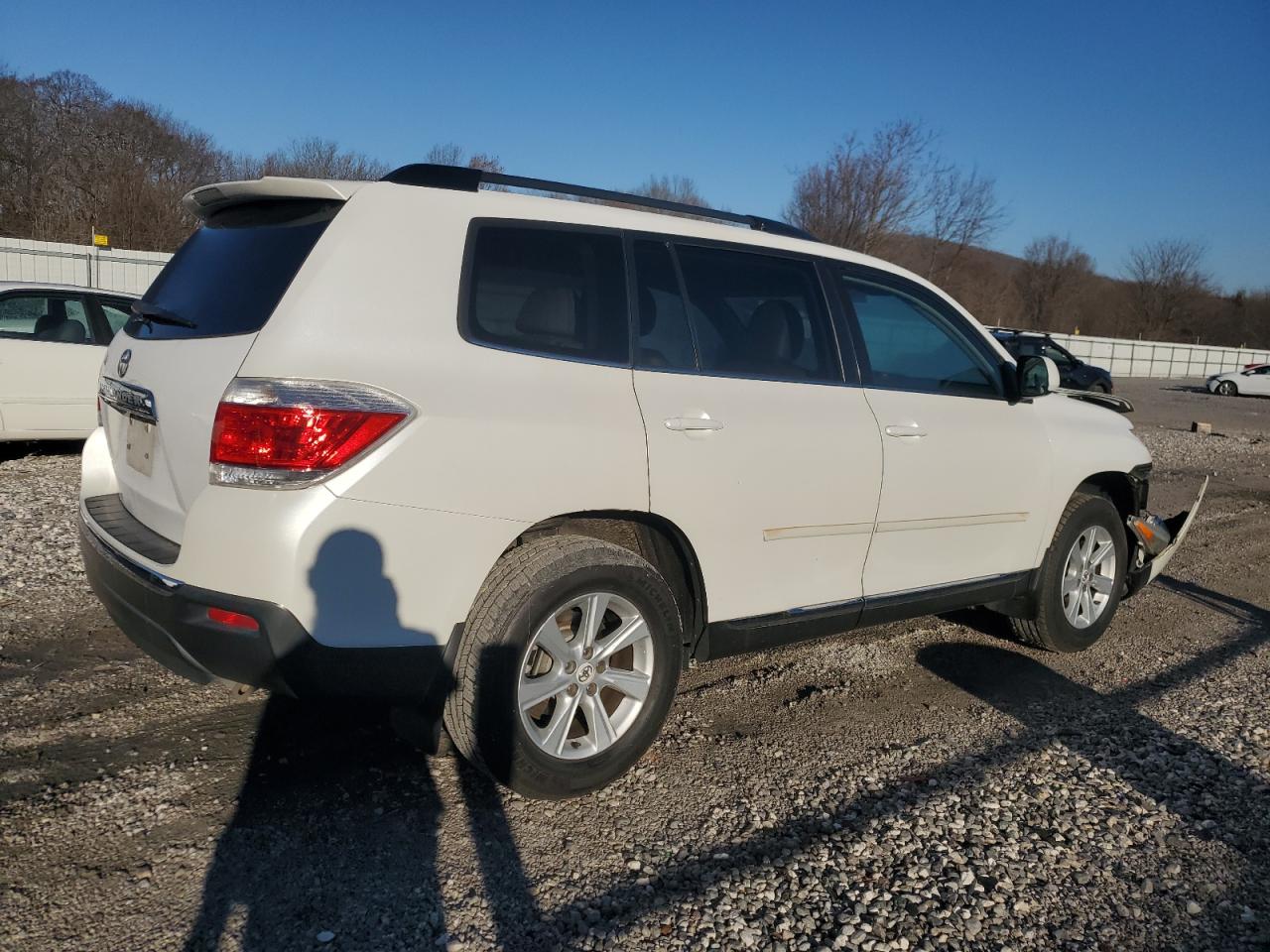 2011 Toyota Highlander VIN 5TDZK3EH5BS048742 Copart auction photo, front end damage thumbnail 3