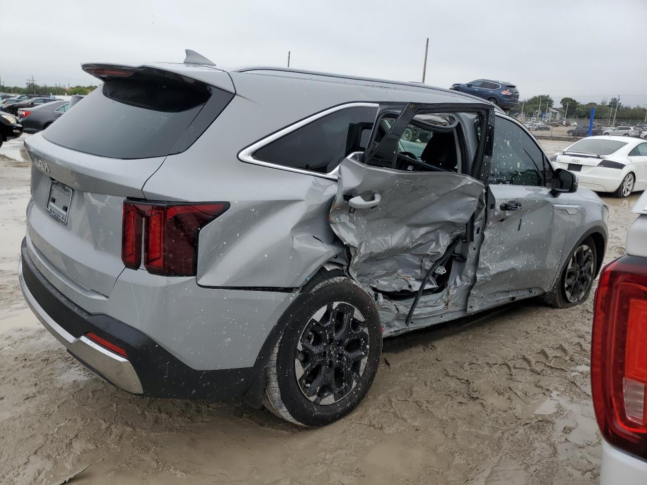 2024 KIA Sorento VIN 5XYRL4JC8RG275220 Copart auction photo, side / rear end damage thumbnail 3