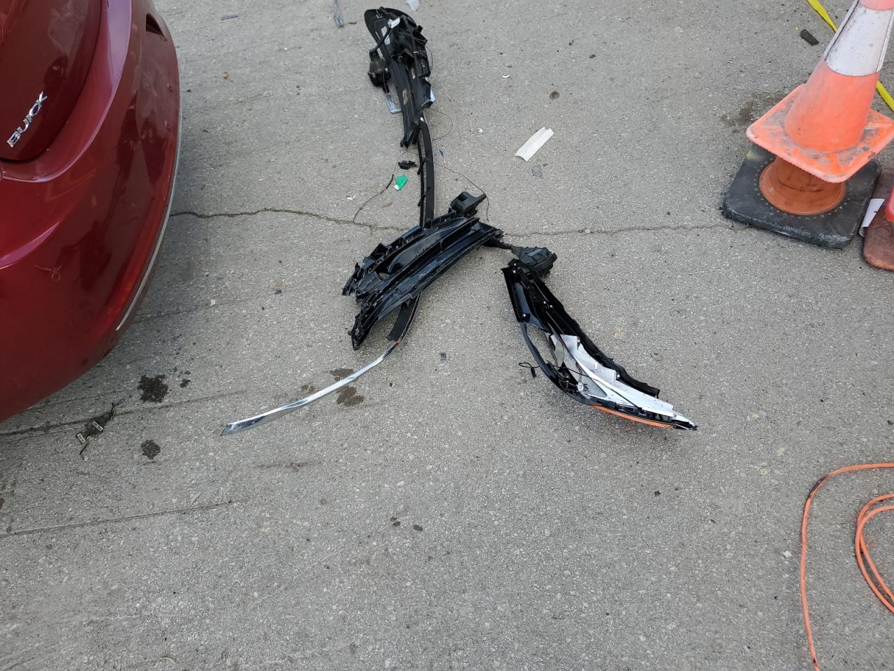 2018 Buick LaCrosse VIN 1G4ZP5SZ0JU123492 Copart auction photo, front end / side damage thumbnail 12