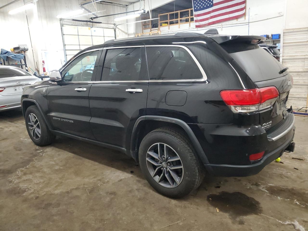2018 Jeep Grand Cherokee VIN 1C4RJFBG2JC316243 Copart auction photo, rear end damage thumbnail 2