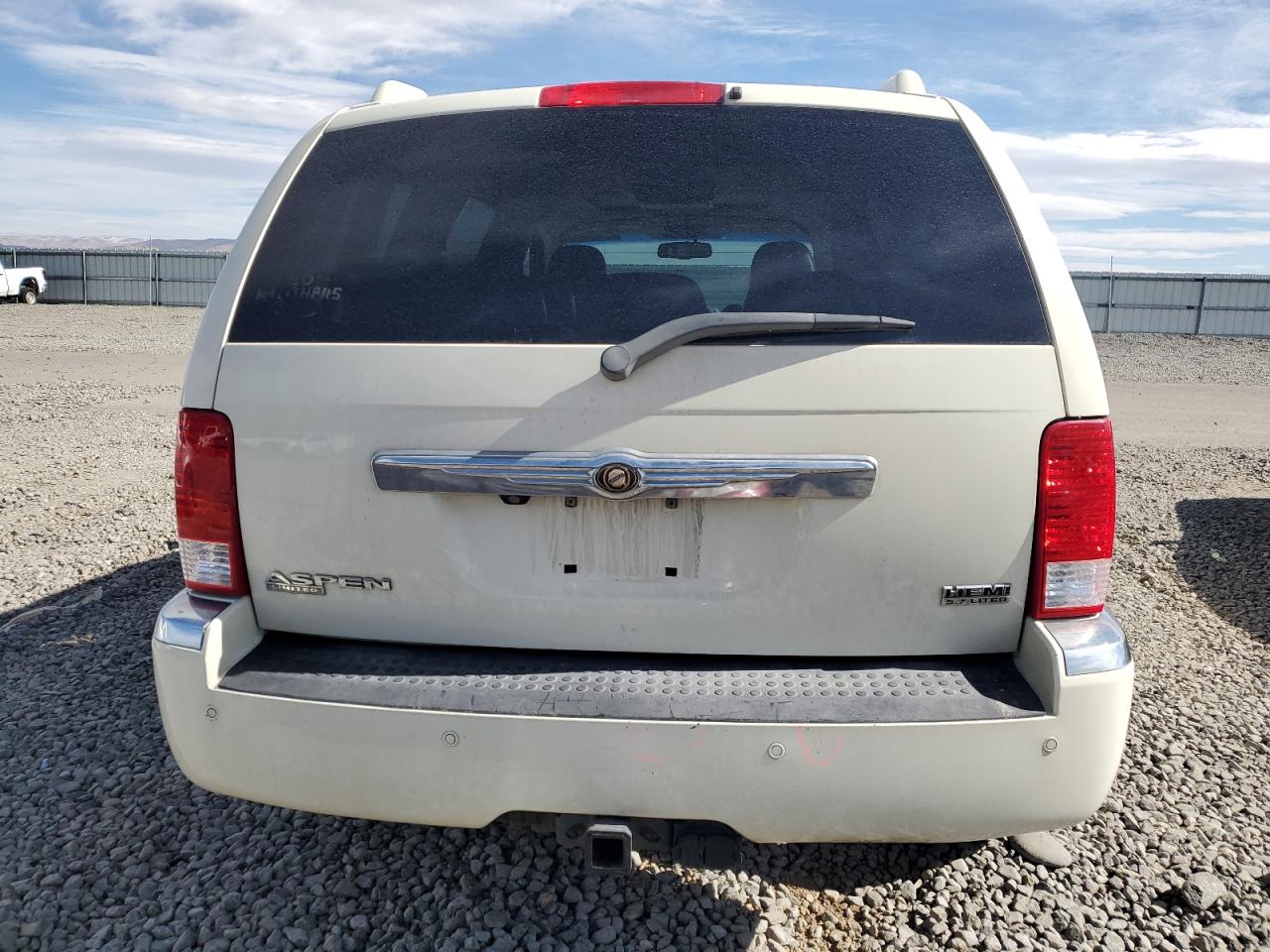 2008 Chrysler Aspen VIN 1A8HW58258F134833 Copart auction photo, minor dent/scratches damage thumbnail 6