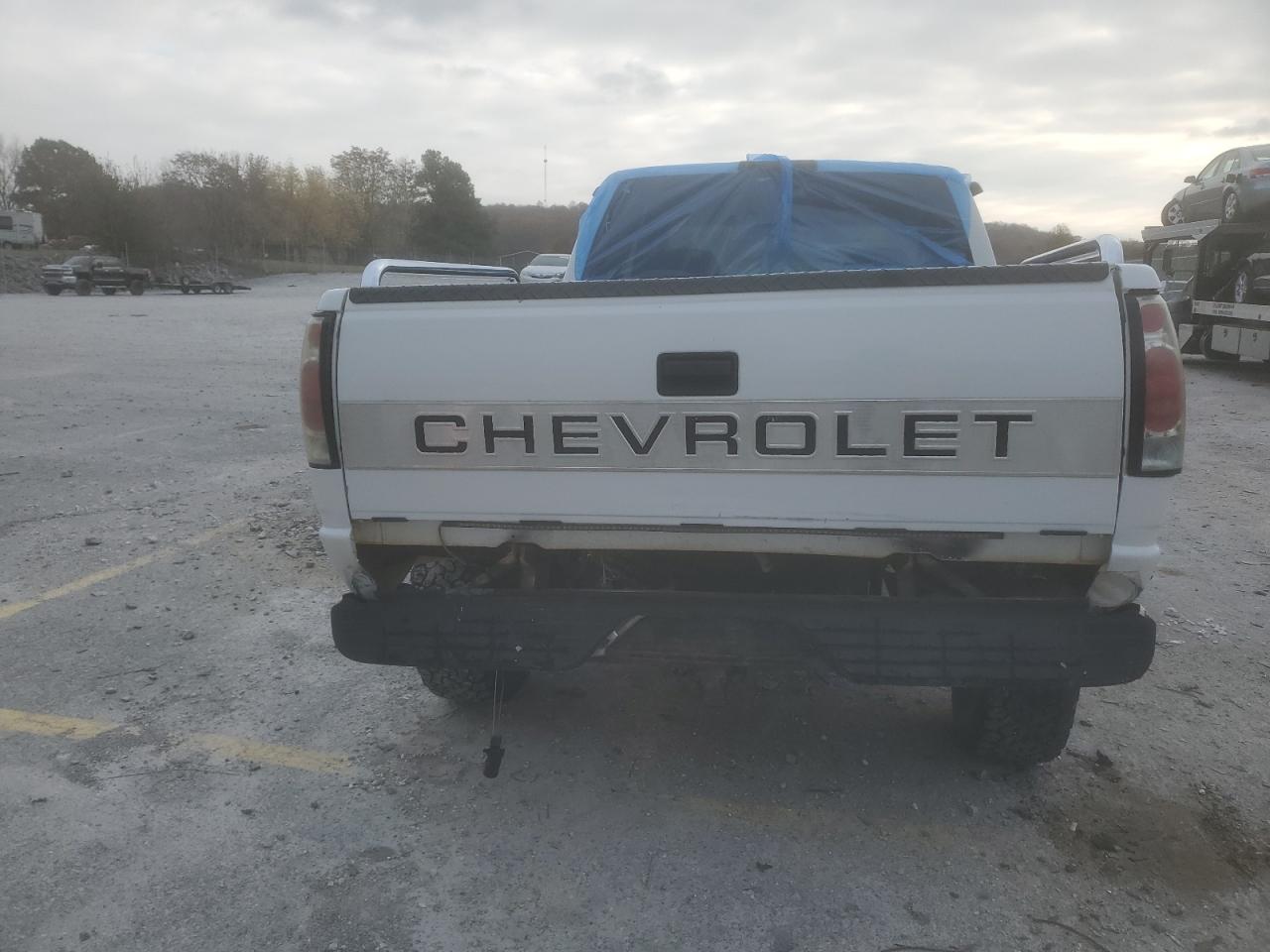 1997 Chevrolet GMT-400 VIN 1GCEK19R1VE241020 Copart auction photo, all over damage thumbnail 6