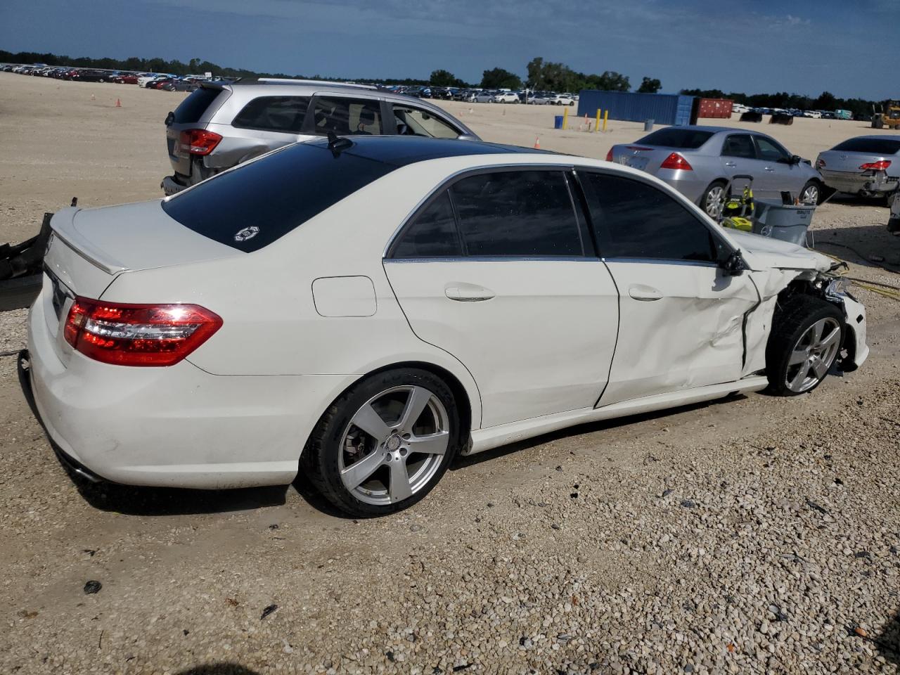 2011 Mercedes-Benz E-klasse VIN WDDHF5GB0BA274839 Copart auction photo, side / front end damage thumbnail 3