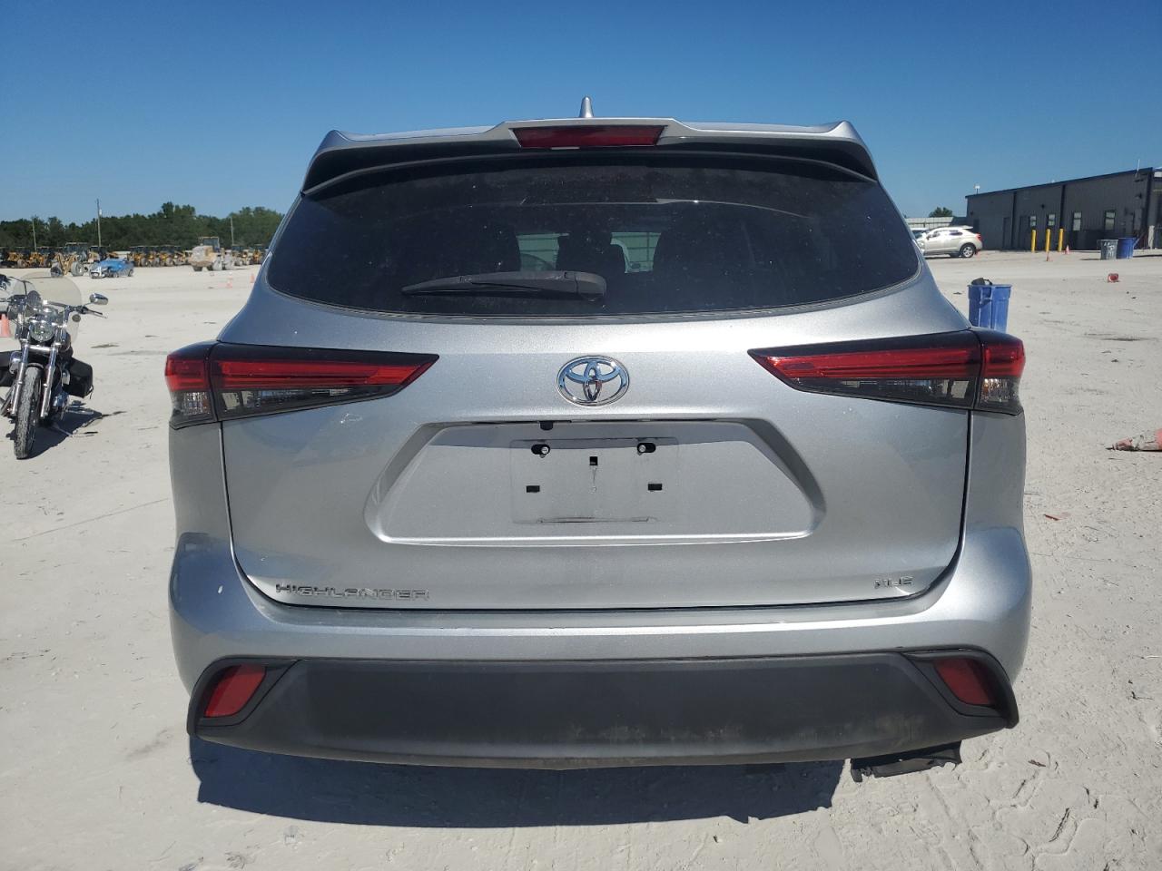2021 Toyota Highlander VIN 5TDGZRAH0MS537502 Copart auction photo, side / rear end damage thumbnail 6
