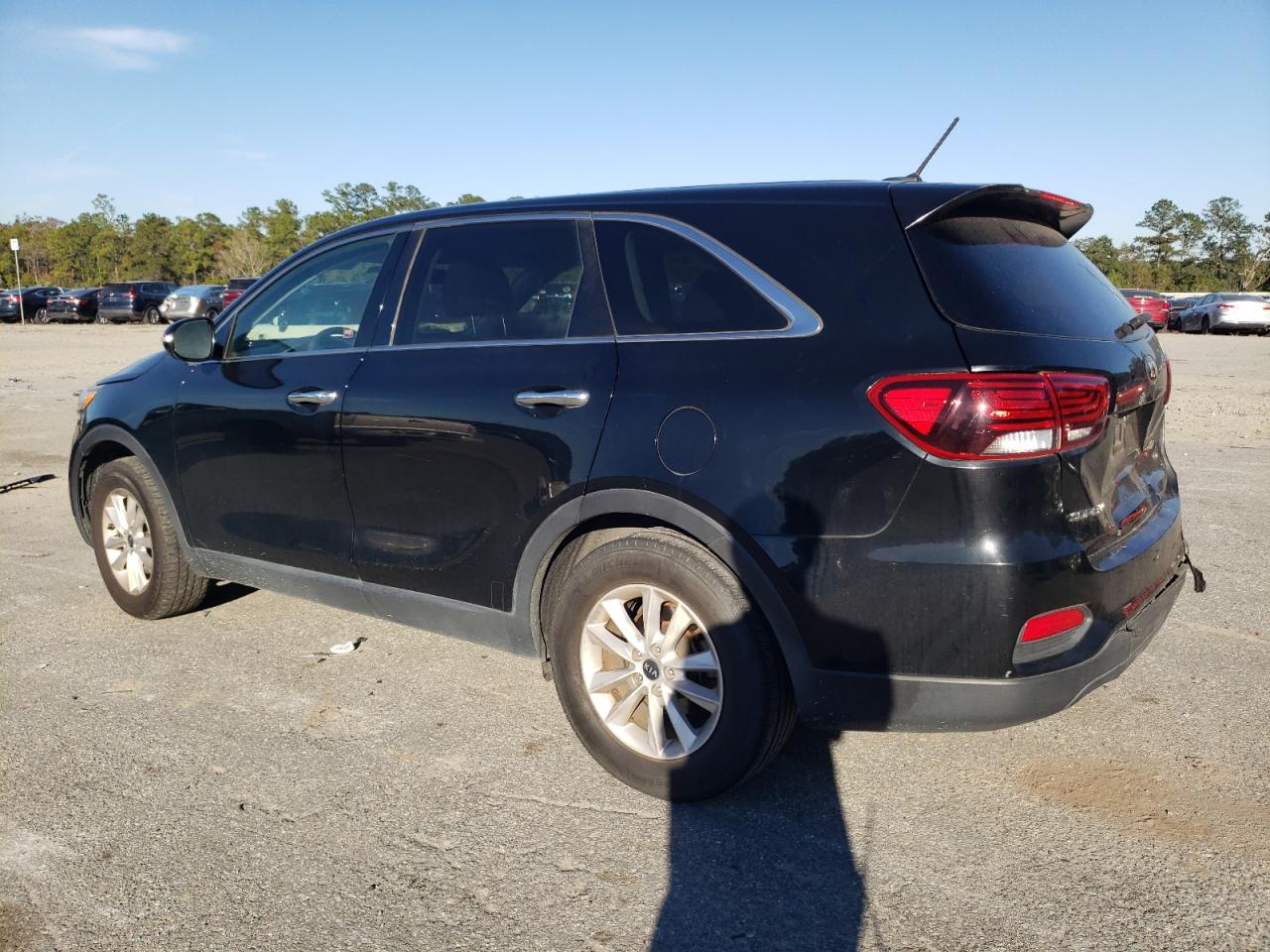 2019 KIA Sorento VIN 5XYPG4A38KG582324 Copart auction photo, rear end damage thumbnail 2