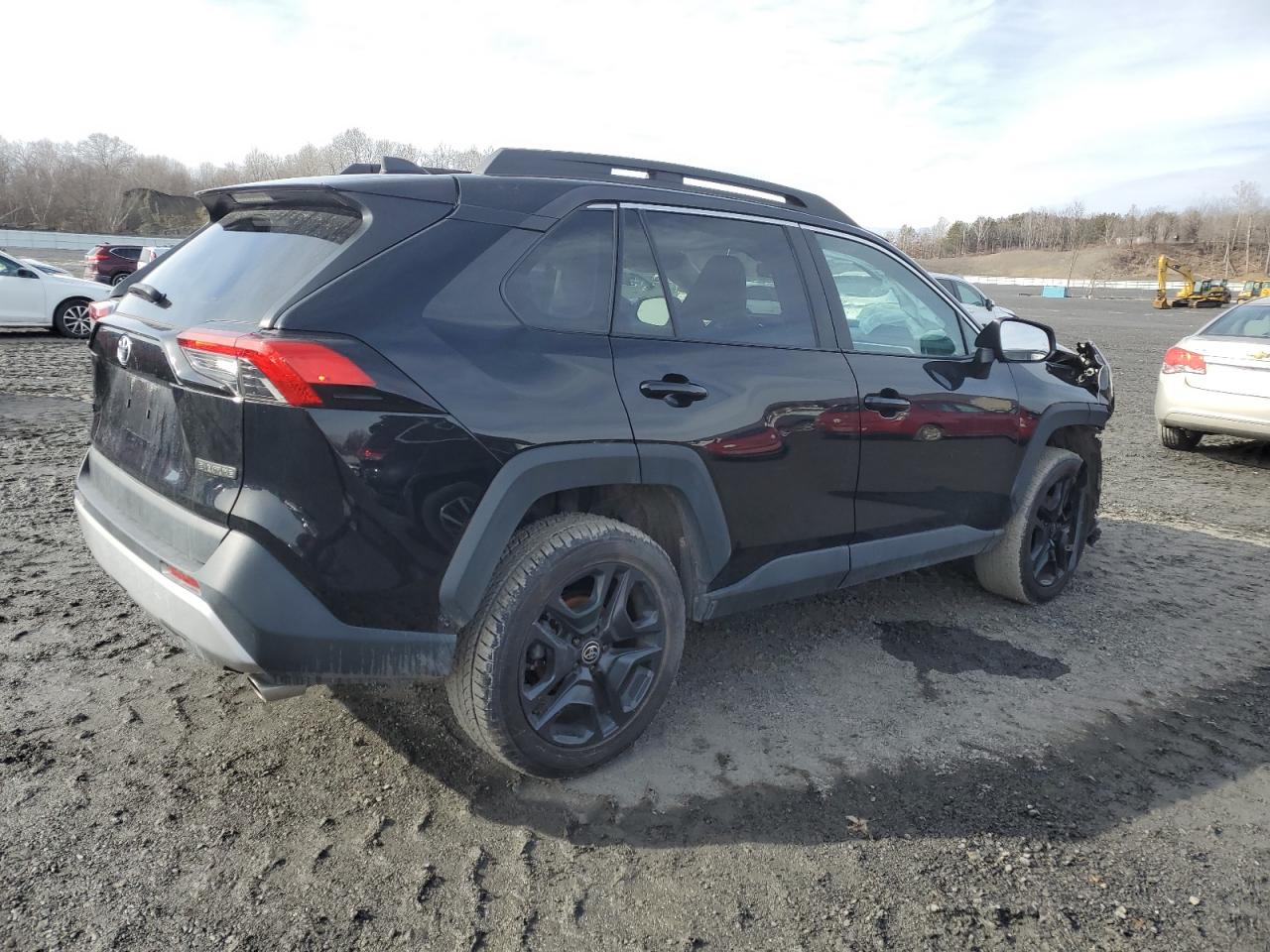 2022 Toyota RAV 4 VIN 2T3J1RFV0NW282135 Copart auction photo, front end damage thumbnail 3