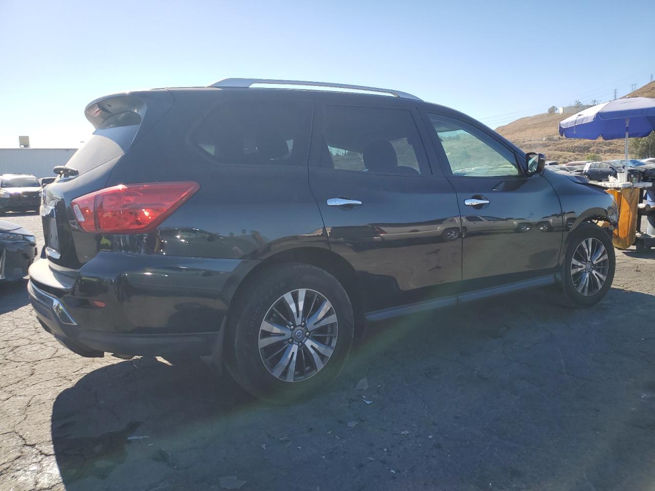 2018 Nissan Pathfinder VIN 5N1DR2MN1JC672010 Copart auction photo, front end / side damage thumbnail 3