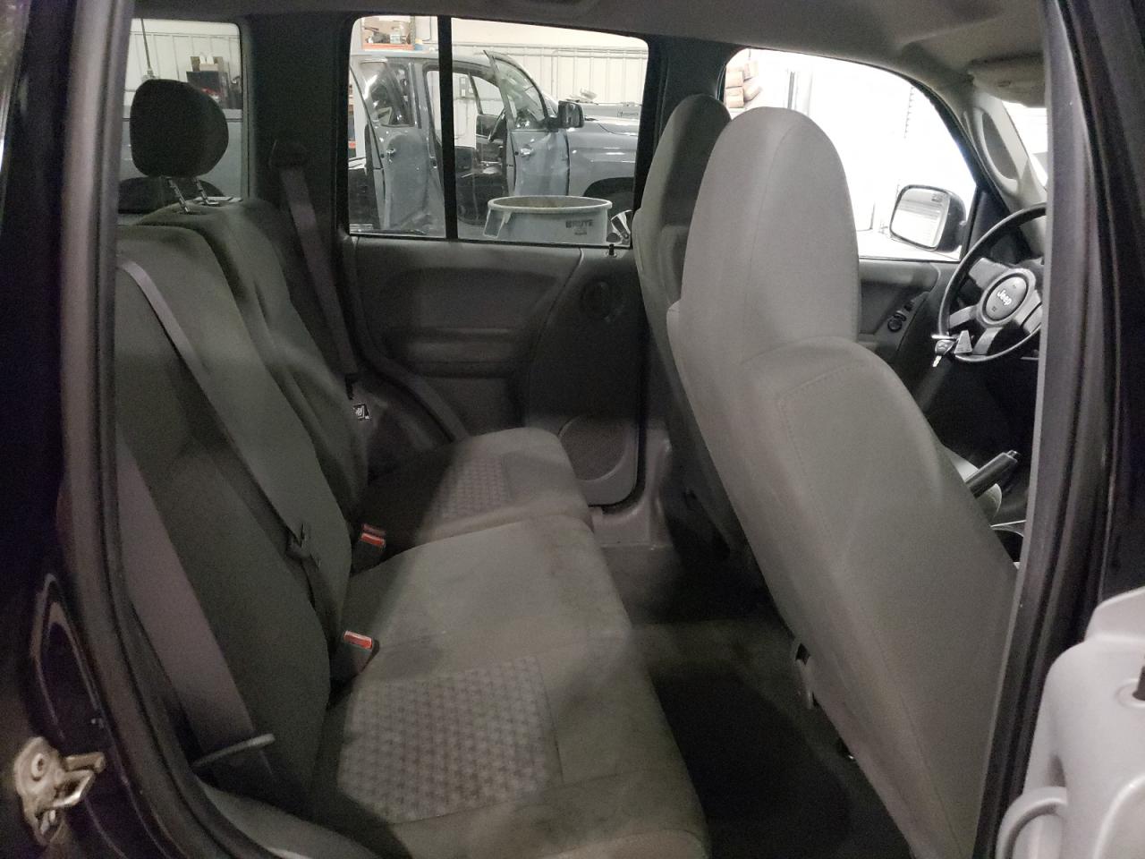 2007 Jeep Liberty (North America) VIN 1J4GL48KX7W500879 Copart auction photo, front end / side damage thumbnail 11
