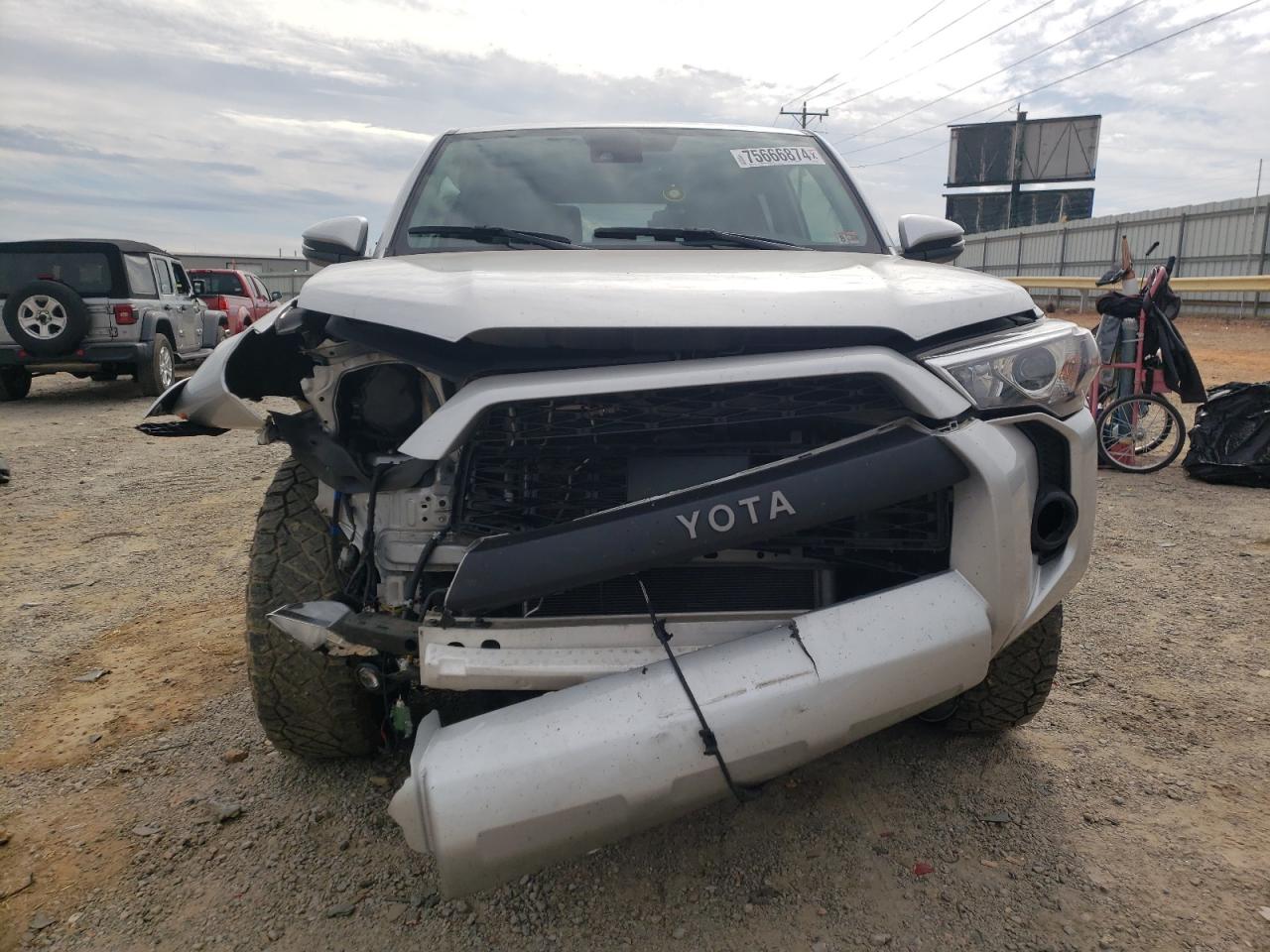 2021 Toyota 4Runner VIN JTENU5JR5M5959757 Copart auction photo, front end / side damage thumbnail 5