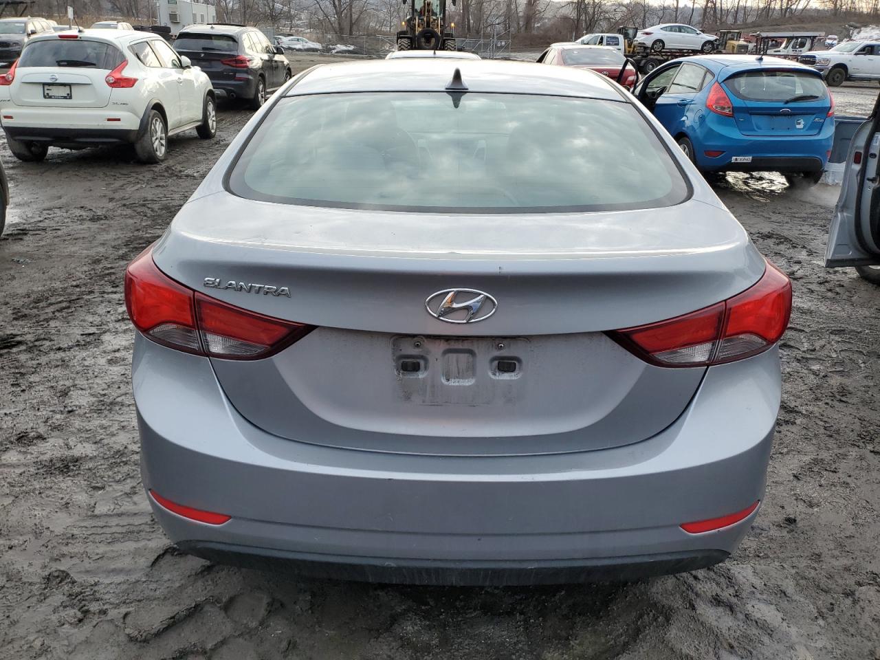 2015 Hyundai Elantra VIN 5NPDH4AE1FH586781 Copart auction photo, minor dent/scratches damage thumbnail 6