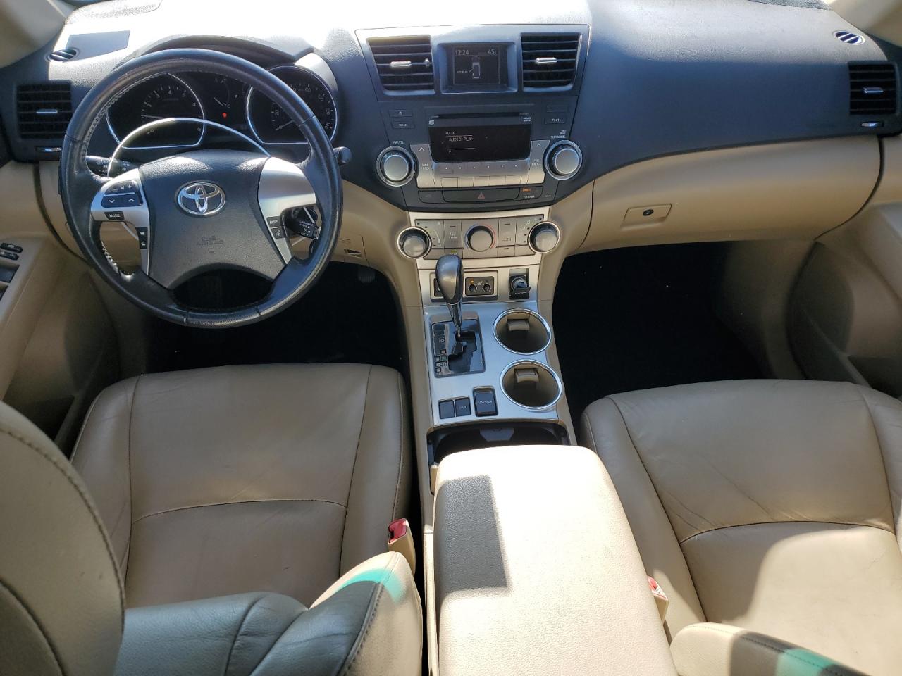 2011 Toyota Highlander VIN 5TDZK3EH4BS027526 Copart auction photo, side / front end damage thumbnail 8