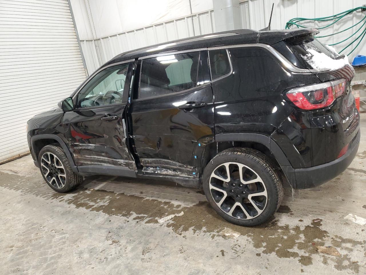 2017 Jeep Compass VIN 3C4NJDCB6HT628327 Copart auction photo, side / minor dent/scratches damage thumbnail 2