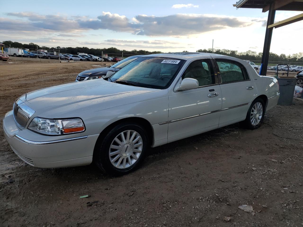 2004 Lincoln Town Car VIN 1LNHM83W84Y687298