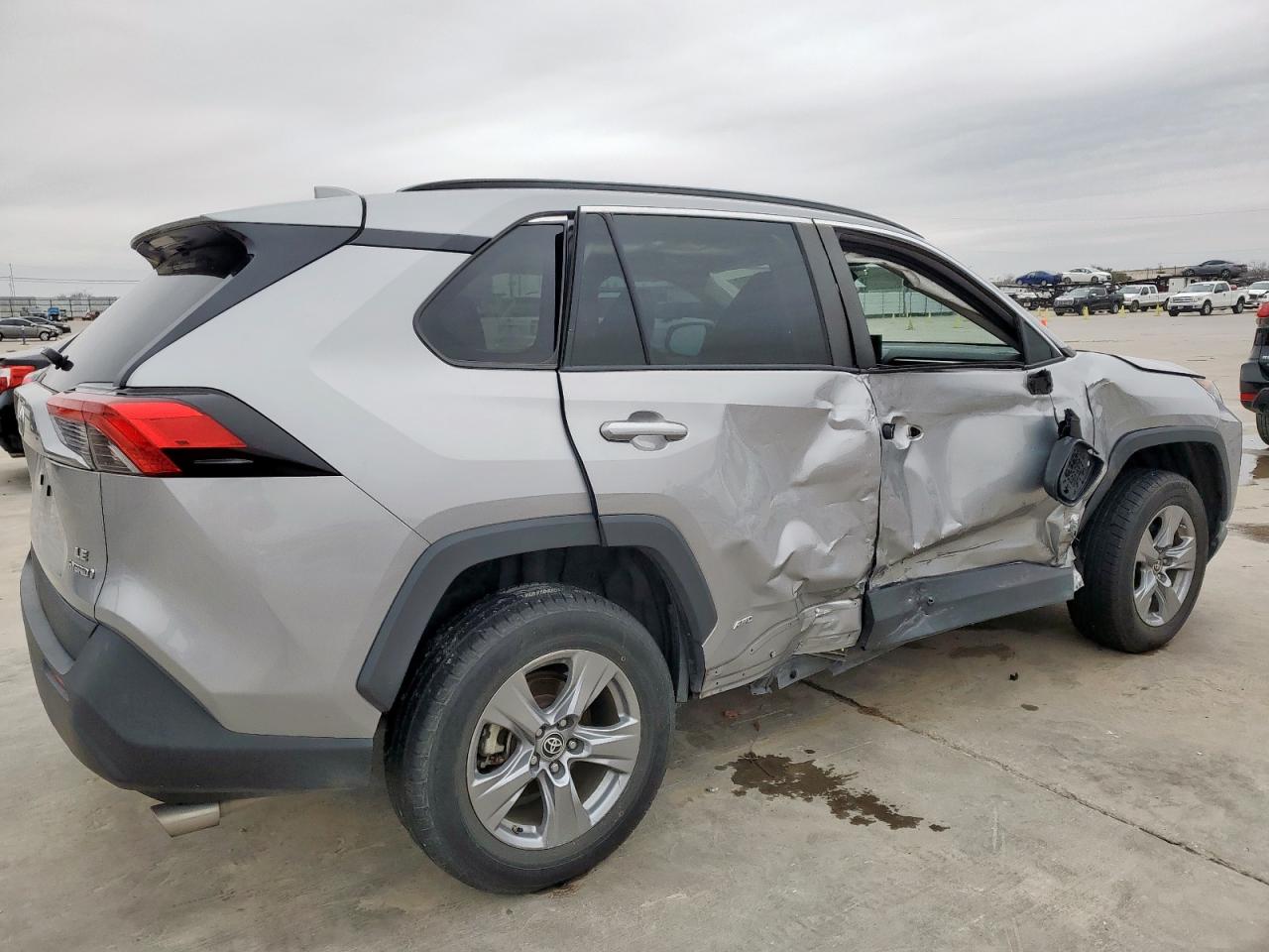 2022 Toyota RAV 4 VIN 4T3LWRFV5NU050382 Copart auction photo, side / front end damage thumbnail 3