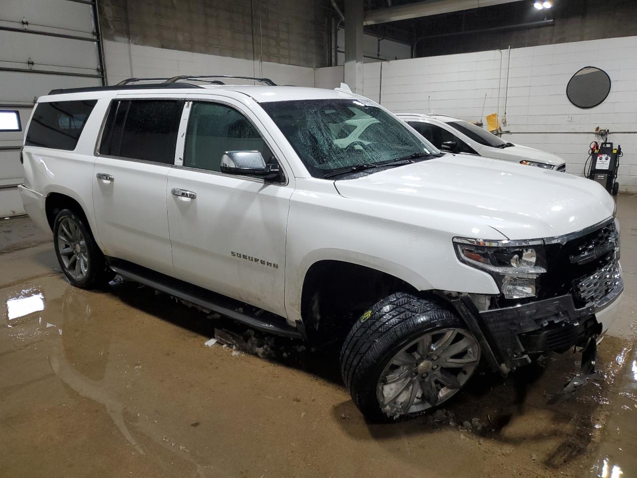 2016 Chevrolet Suburban VIN 1GNSKGKC4GR116995 Copart auction photo, front end / rear end damage thumbnail 4