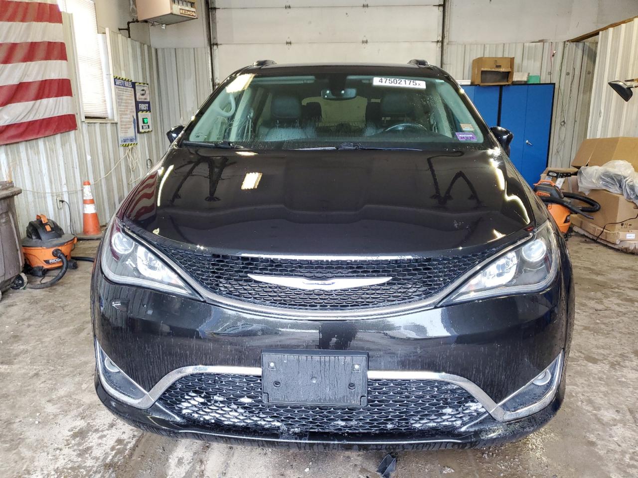 2020 Chrysler Pacifica VIN 2C4RC1BG2LR275541 Copart auction photo, water/flood / minor dent/scratches damage thumbnail 5