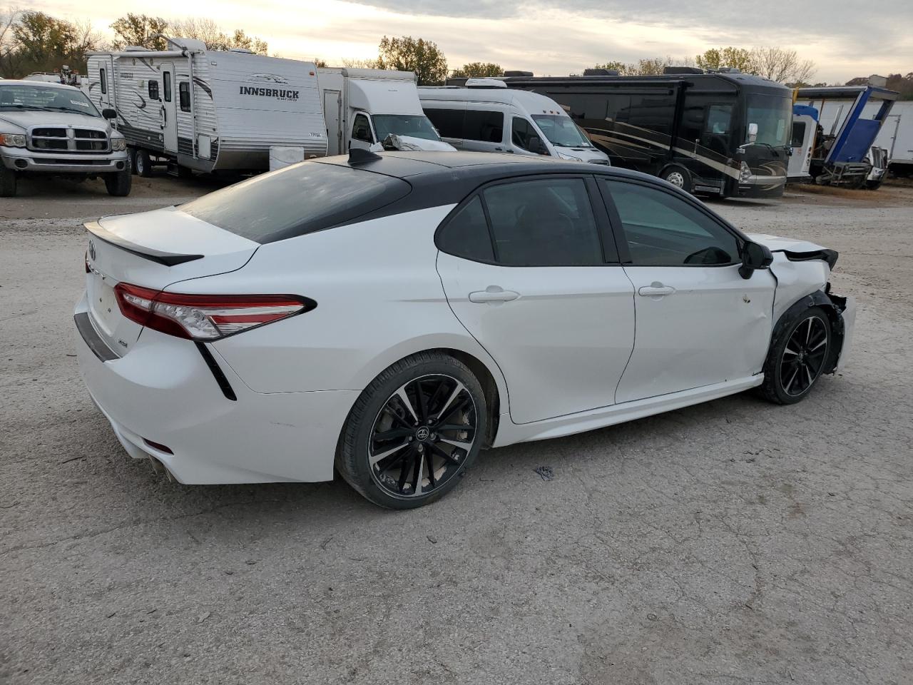 2019 Toyota Camry VIN 4T1B61HK4KU209753 Copart auction photo, front end / side damage thumbnail 3