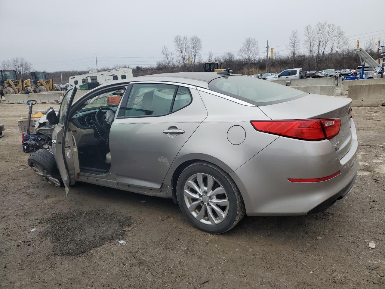 2015 KIA Optima VIN 5XXGN4A72FG354189 Copart auction photo, front end / side damage thumbnail 2