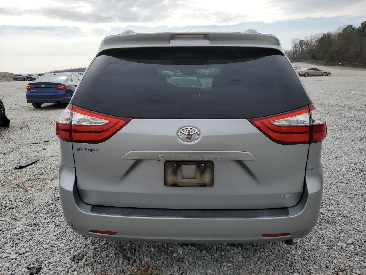 2015 Toyota Sienna VIN 5TDKK3DC7FS591720 Copart auction photo, front end / minor dent/scratches damage thumbnail 6