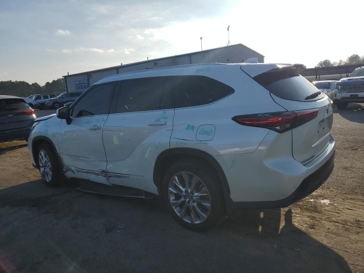 2020 Toyota Highlander VIN 5TDYZRAH0LS007453 Copart auction photo, side / all over damage thumbnail 2