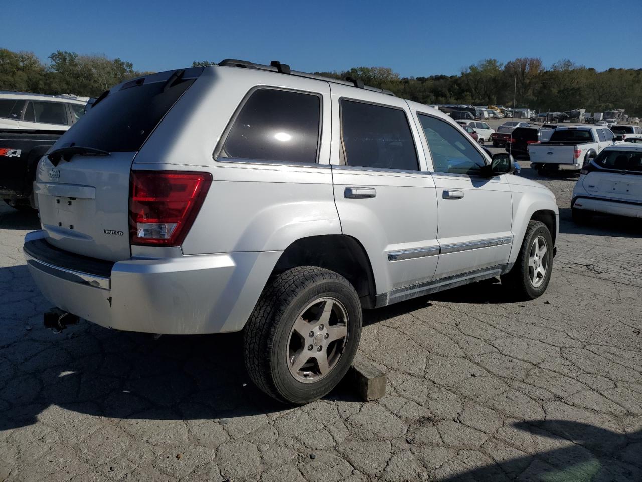 2005 Jeep Grand Cherokee VIN 1J4HR58N05C540065 Copart auction photo, front end damage thumbnail 3