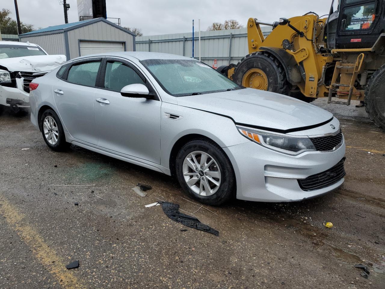 2016 KIA Optima VIN 5XXGT4L39GG026463 Copart auction photo, front end / side damage thumbnail 4
