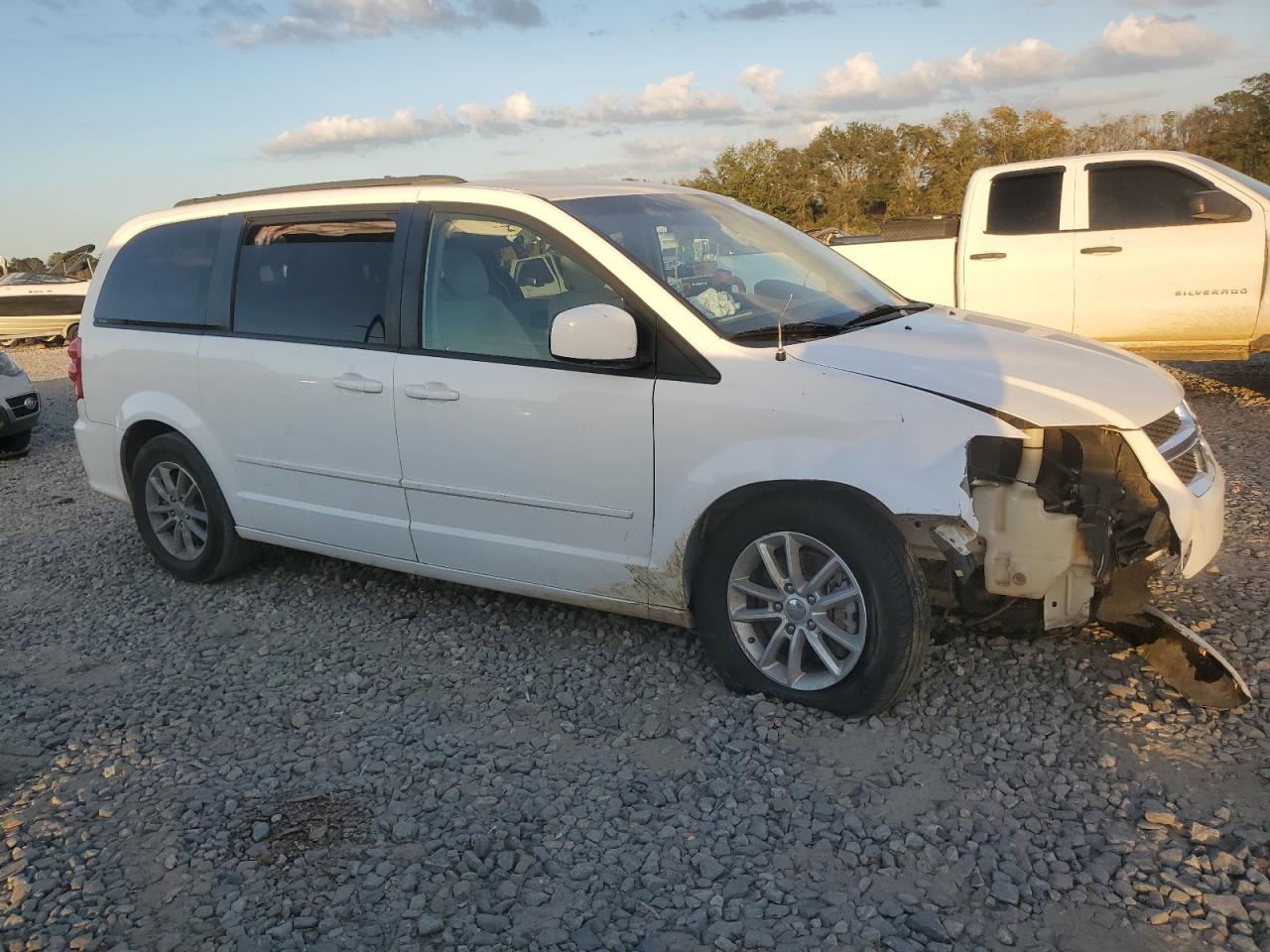 2015 Dodge Caravan VIN 2C4RDGCG0FR750042 Copart auction photo, front end damage thumbnail 4