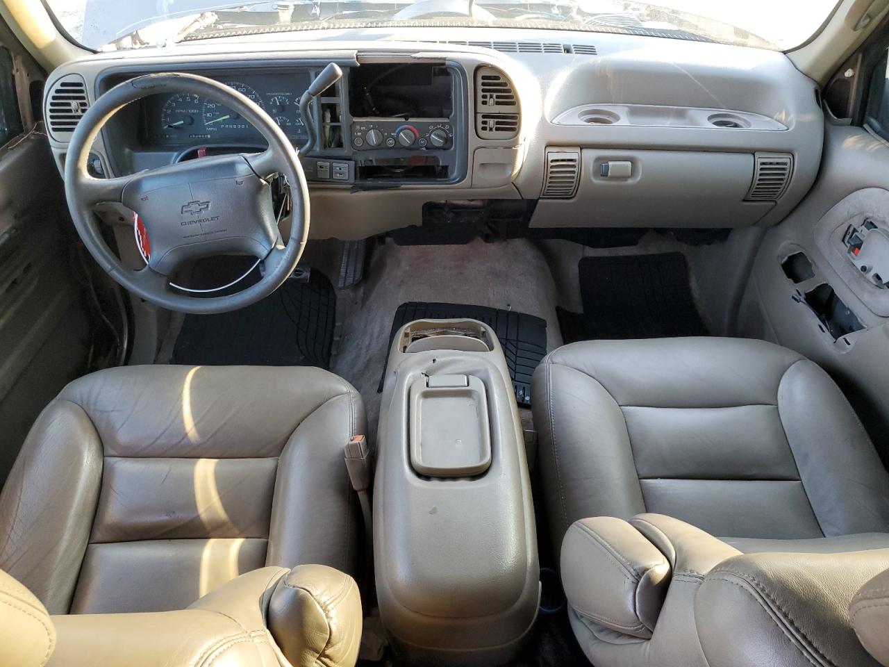 1996 Chevrolet Tahoe VIN 1GNEK13R2TJ354351 Copart auction photo, vandalism damage thumbnail 8