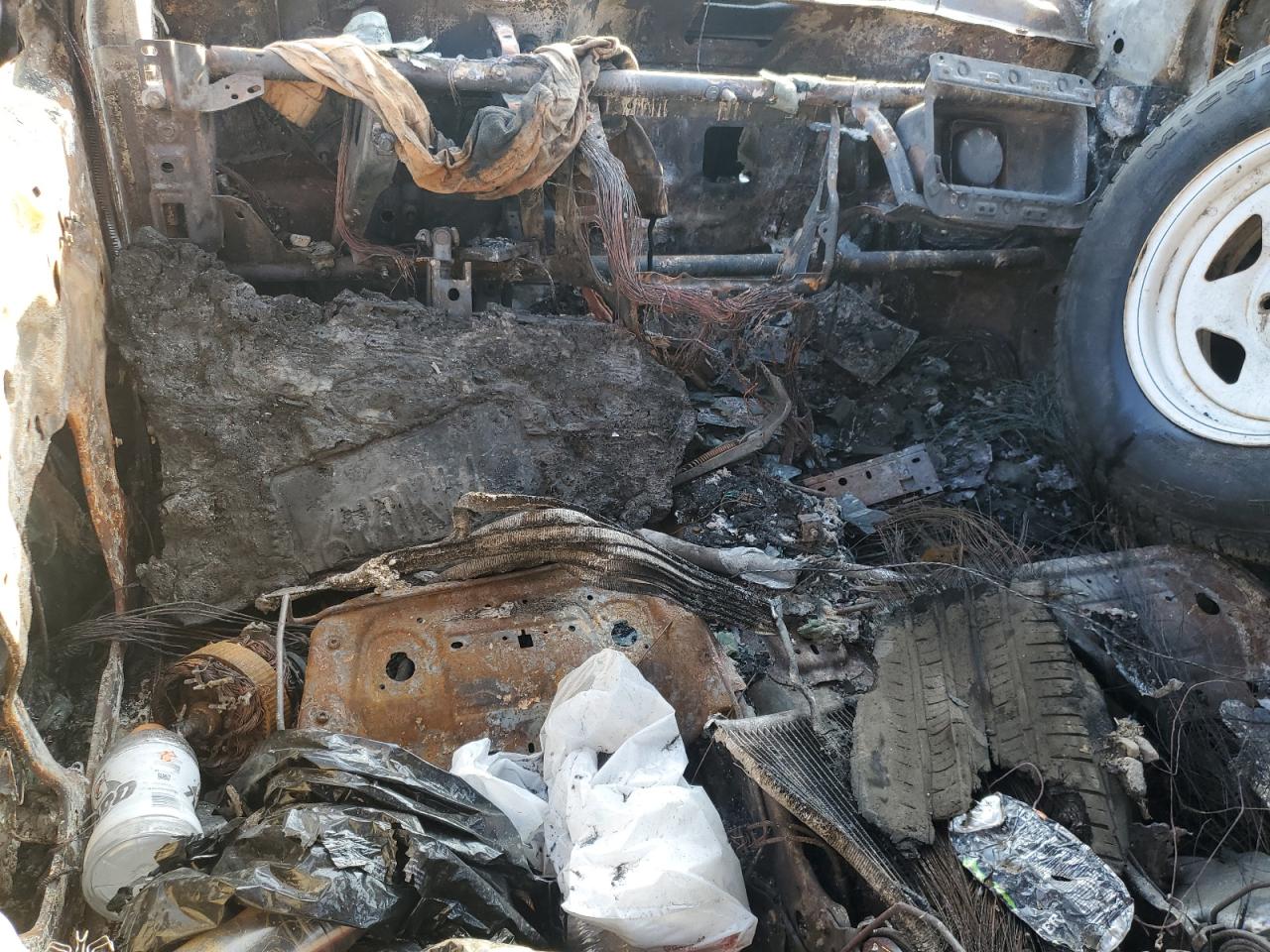 2013 Ford Focus VIN 1FADP3F21DL213203 Copart auction photo, burn damage thumbnail 8