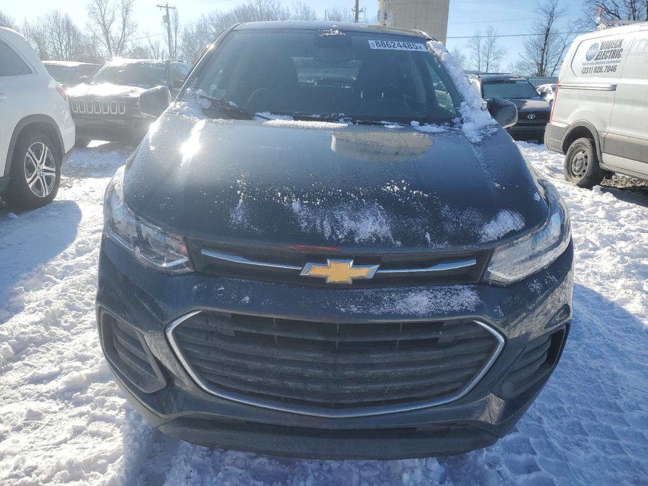 2019 Chevrolet Trax VIN 3GNCJKSB7KL257481 Copart auction photo, front end damage thumbnail 5