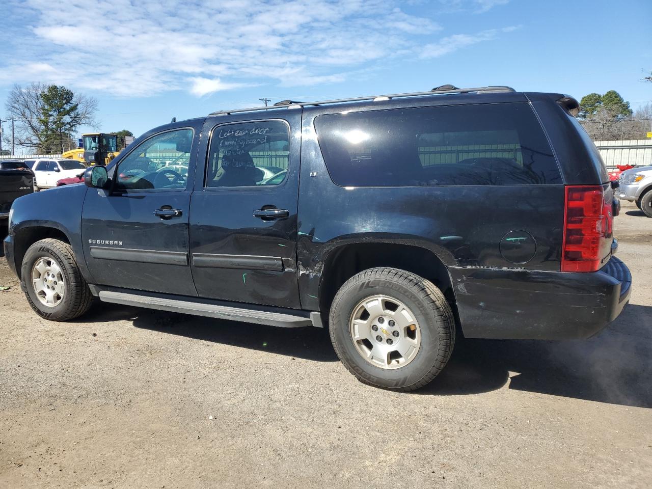 2014 Chevrolet Suburban VIN 1GNSCJE01ER117627 Copart auction photo, side / minor dent/scratches damage thumbnail 2