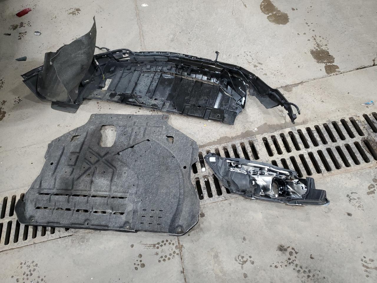 2018 Lincoln MKC VIN 5LMCJ1C98JUL04240 Copart auction photo, front end / side damage thumbnail 15
