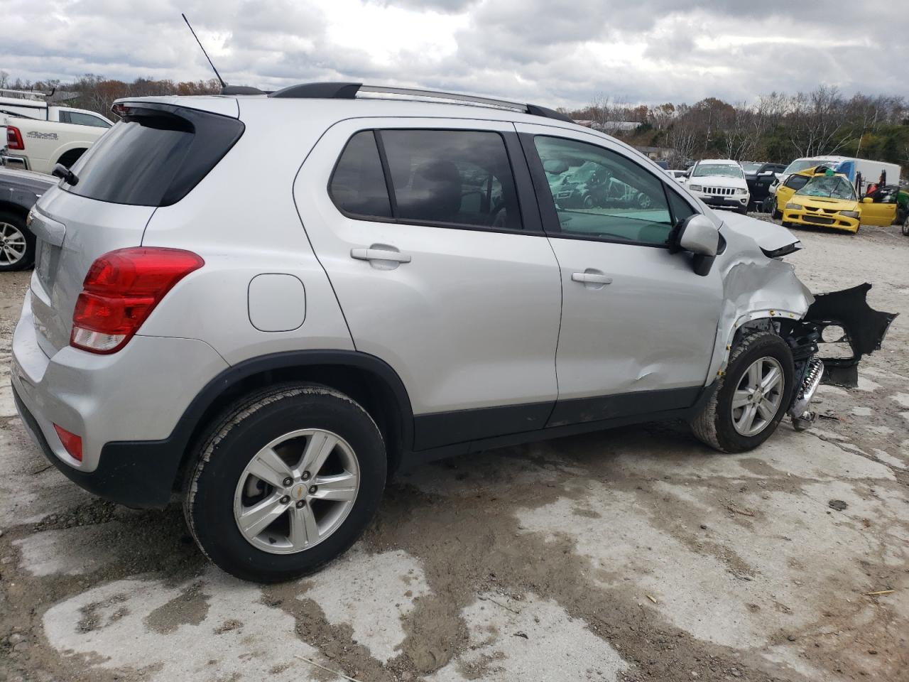 2021 Chevrolet Trax VIN KL7CJPSB7MB324703 Copart auction photo, front end / side damage thumbnail 3