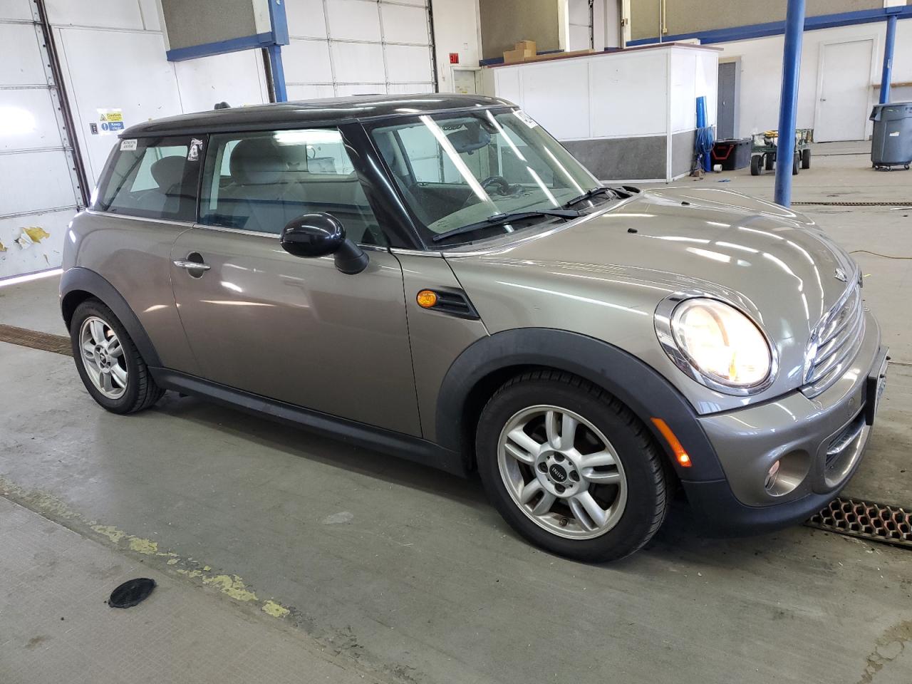 2013 MINI Cooper VIN WMWSU3C5XDT549664 Copart auction photo, front end / side damage thumbnail 4