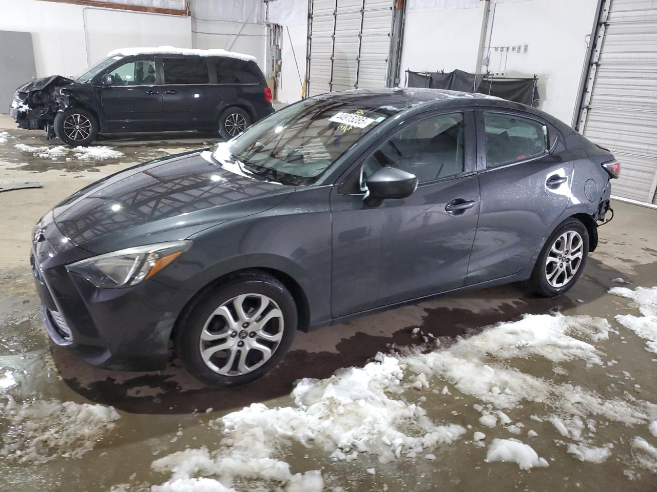 2017 Toyota Yaris VIN 3MYDLBYV7HY164269 - Copart auction photo