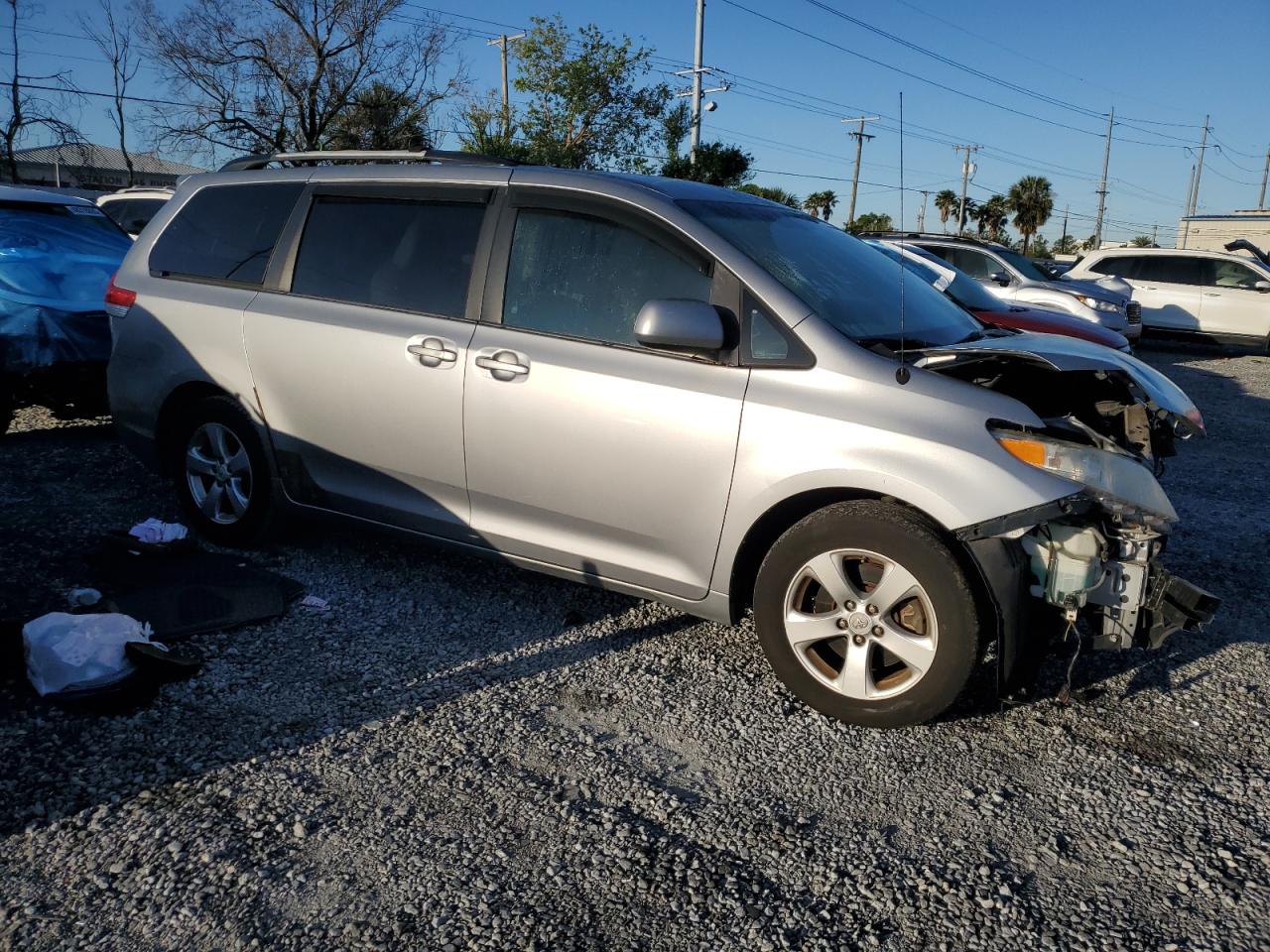 2011 Toyota Sienna VIN 5TDKK3DC5BS144393 Copart auction photo, front end / side damage thumbnail 4