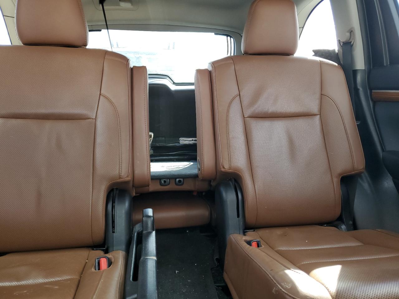 2019 Toyota Highlander VIN 5TDDZRFH2KS933472 Copart auction photo, front end / minor dent/scratches damage thumbnail 10