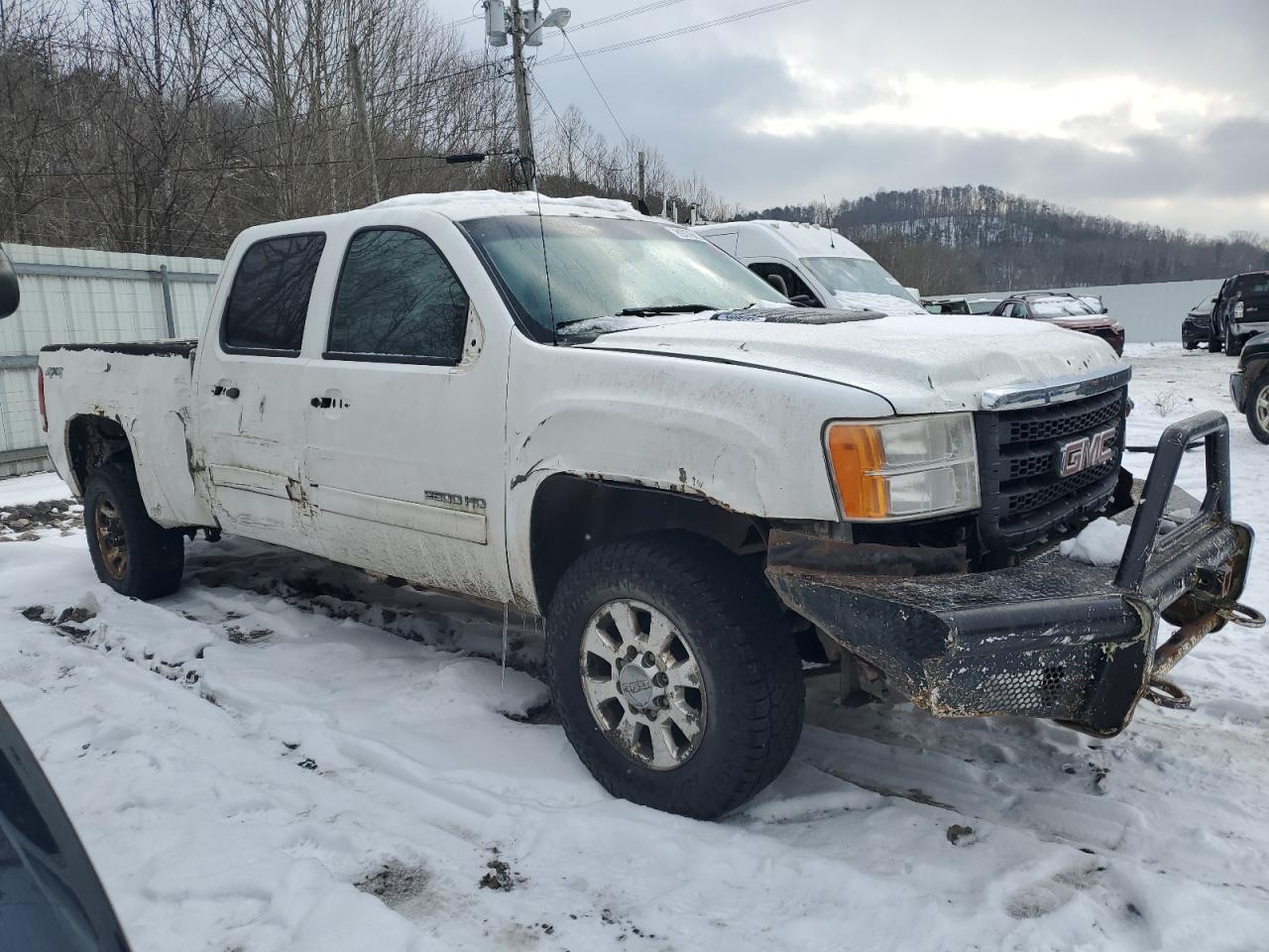 2011 GMC Sierra VIN 1GT120CG7BF199197 Copart auction photo, side / front end damage thumbnail 4