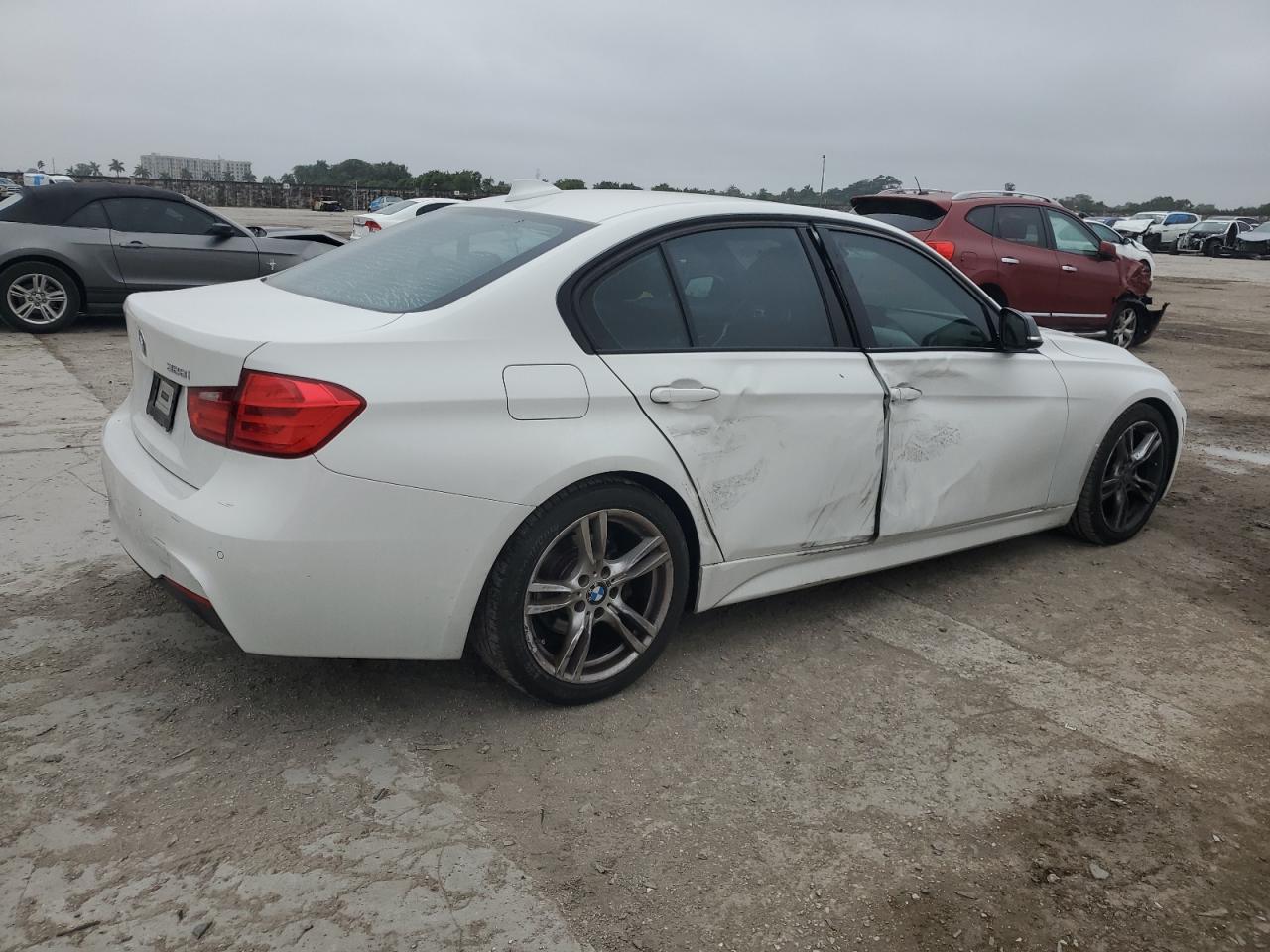 2013 BMW 3er VIN WBA3A5C58DF358686 Copart auction photo, side damage thumbnail 3
