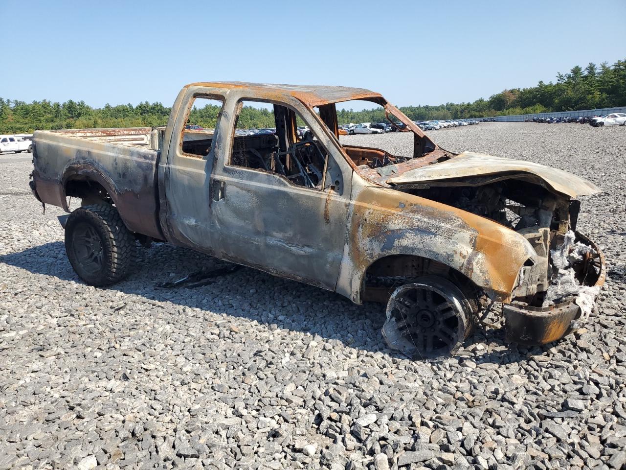 2005 Ford F250 VIN 1FTSX21P05EA54064 Copart auction photo, burn damage thumbnail 4