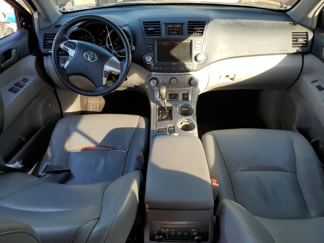 2011 Toyota Highlander VIN 5TDBK3EH2BS069954 Copart auction photo, side / front end damage thumbnail 8