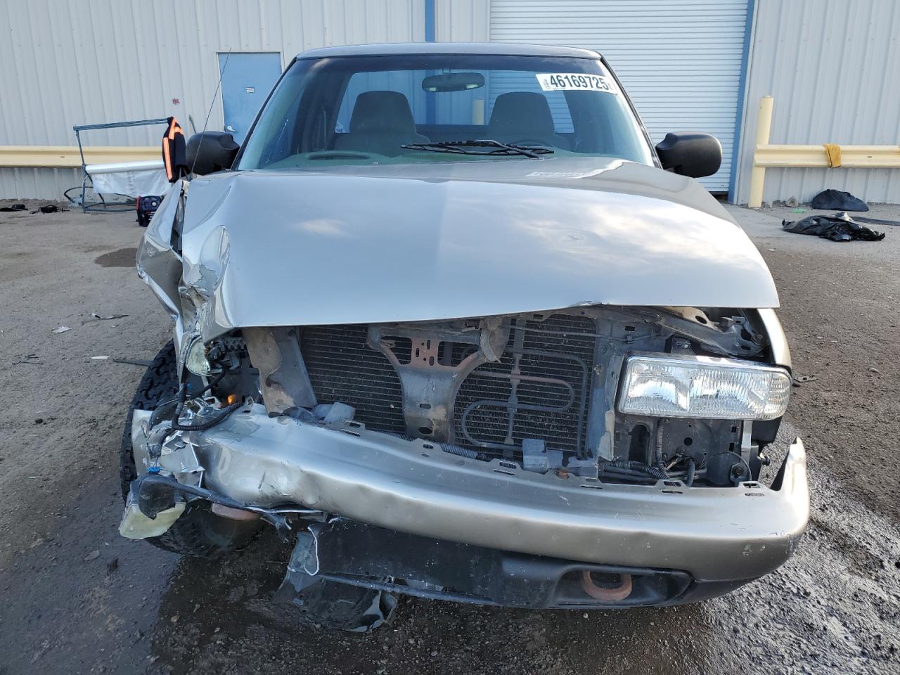 2003 Chevrolet S-10 Pickup VIN 1GCDT19X738265003 Copart auction photo, front end / side damage thumbnail 5