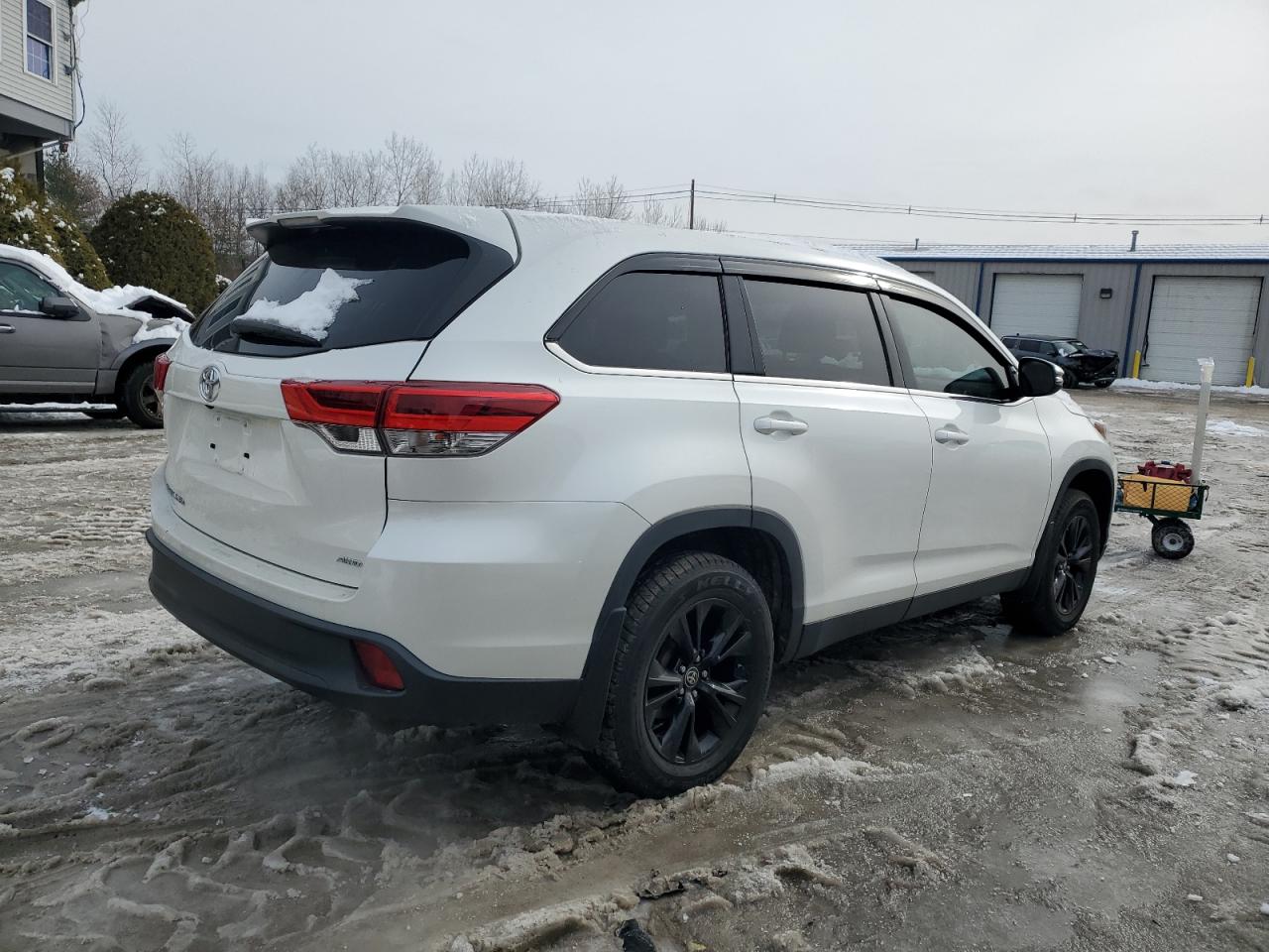 2019 Toyota Highlander VIN 5TDBZRFHXKS745466 Copart auction photo, minor dent/scratches damage thumbnail 3