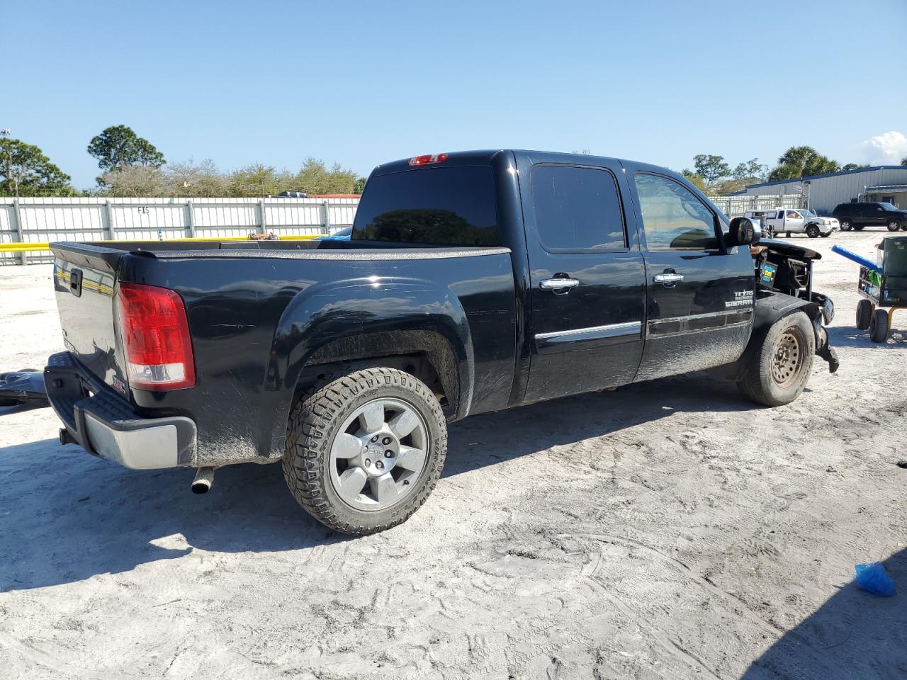 2011 GMC Sierra VIN 3GTP1VE01BG385343 Copart auction photo, side / minor dent/scratches damage thumbnail 3